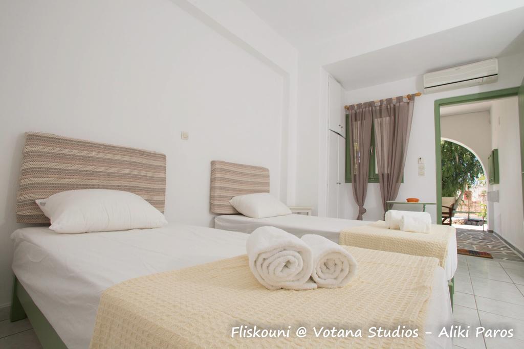 Votana Studios Alikí Habitación foto