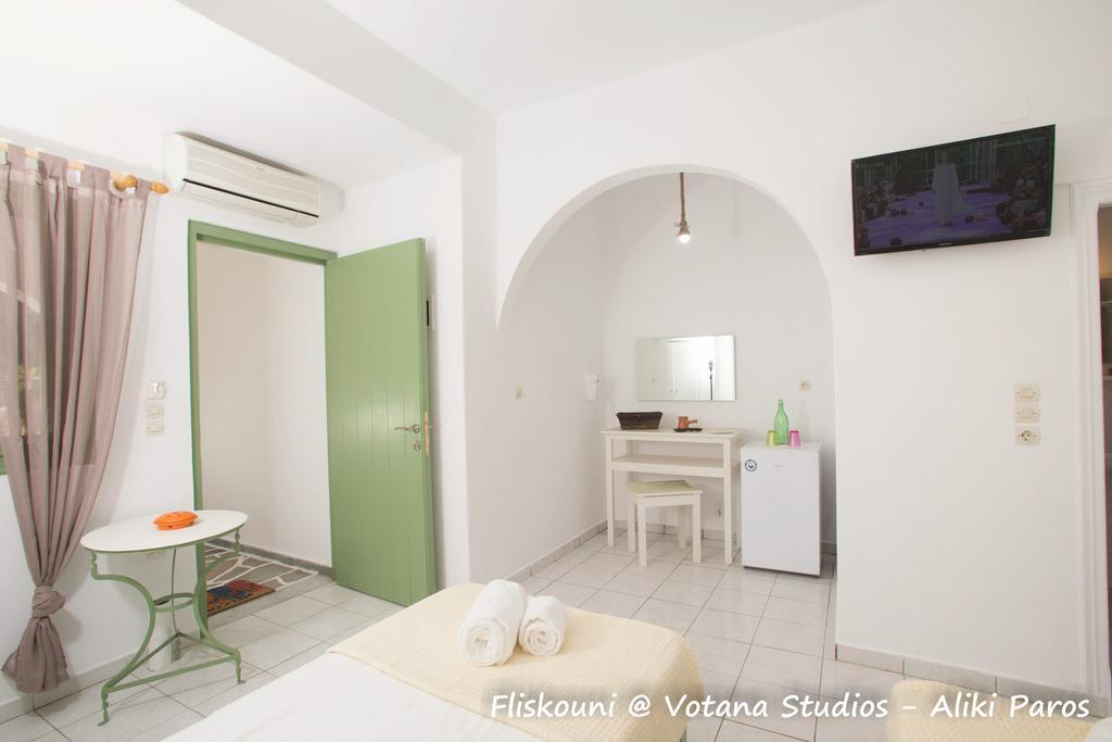 Votana Studios Alikí Habitación foto